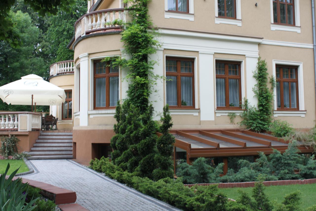Palac Ogrodowa Tarnowskie Góry Buitenkant foto