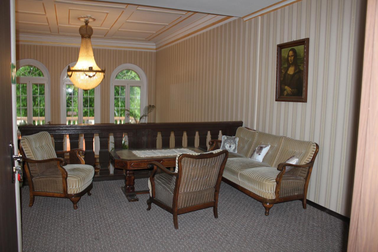 Palac Ogrodowa Tarnowskie Góry Buitenkant foto