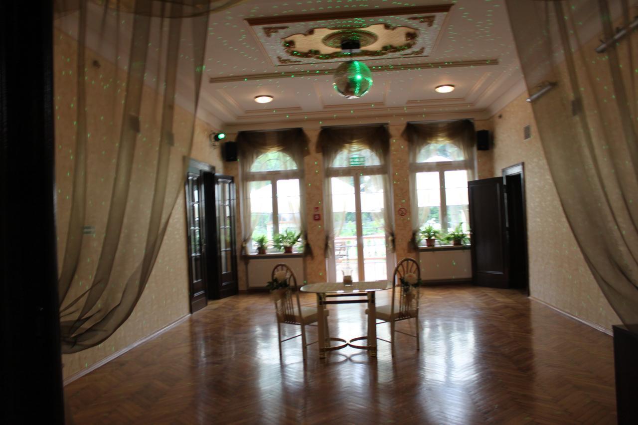 Palac Ogrodowa Tarnowskie Góry Buitenkant foto