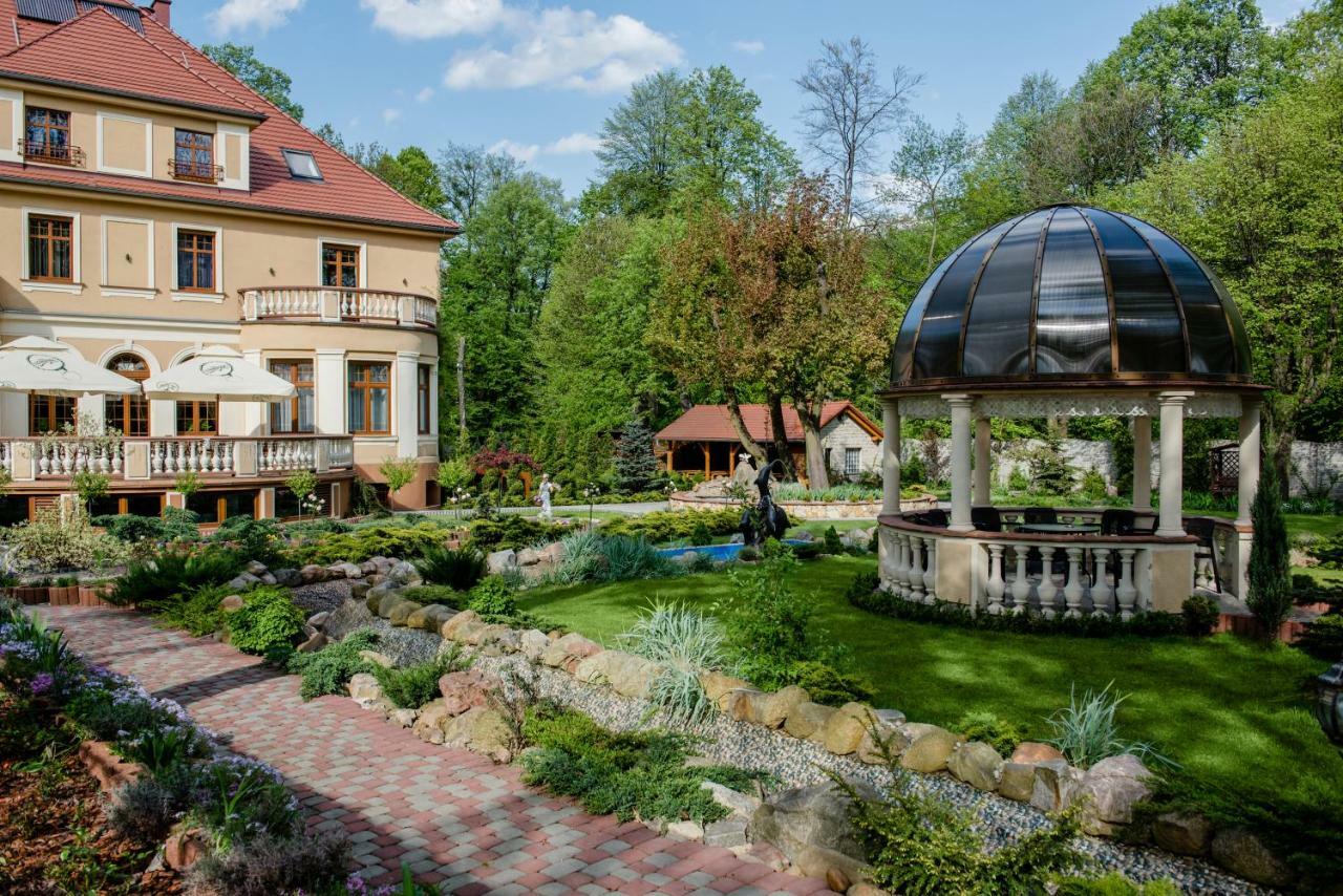 Palac Ogrodowa Tarnowskie Góry Buitenkant foto