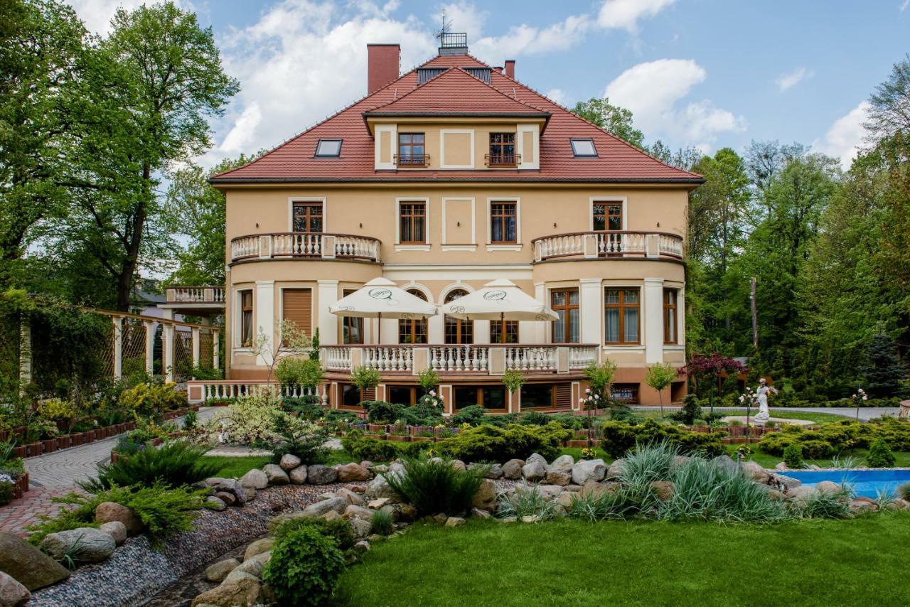 Palac Ogrodowa Tarnowskie Góry Buitenkant foto