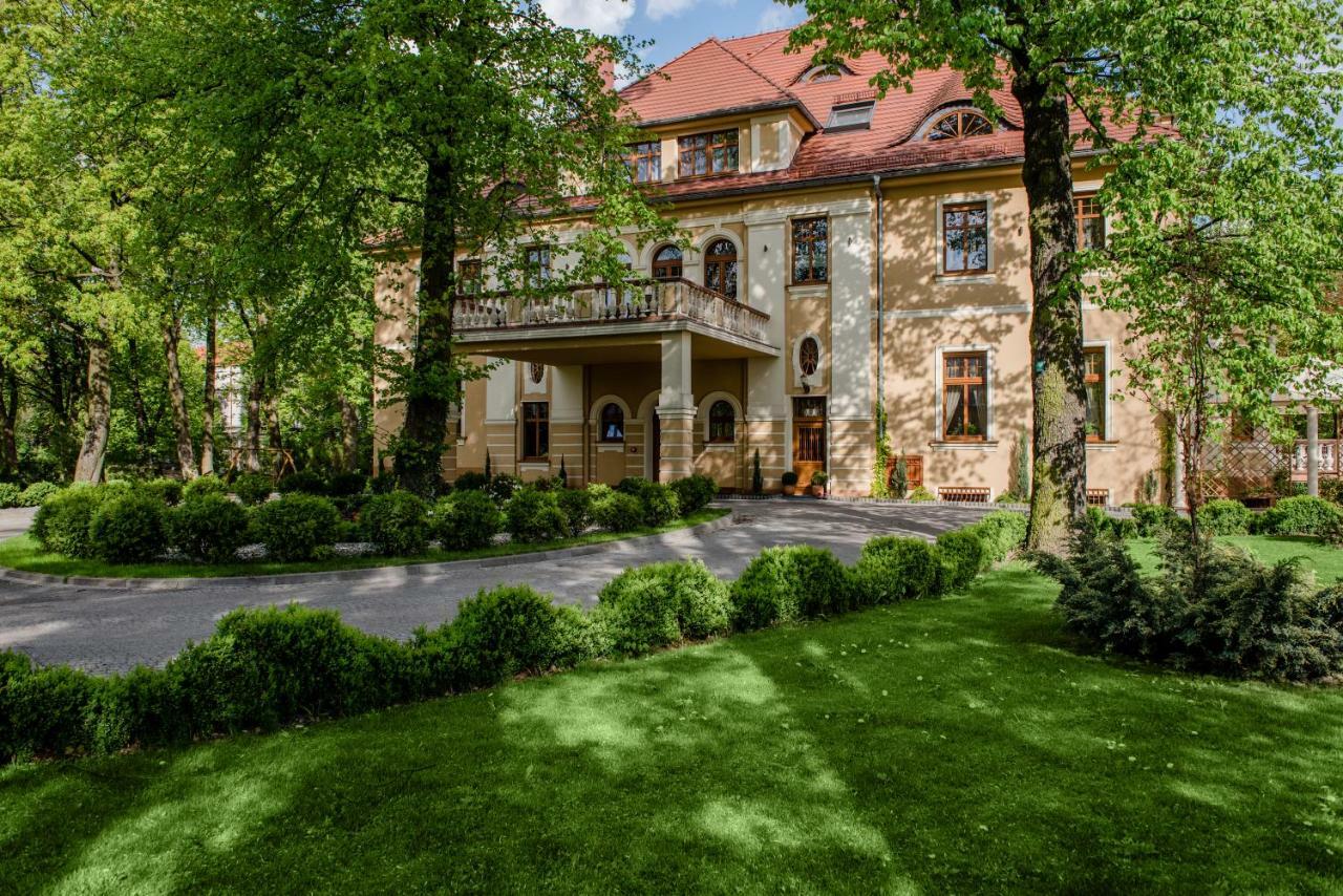 Palac Ogrodowa Tarnowskie Góry Buitenkant foto