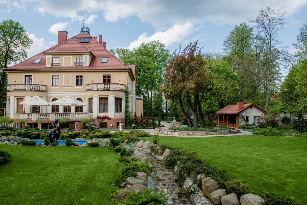 Palac Ogrodowa Tarnowskie Góry Buitenkant foto