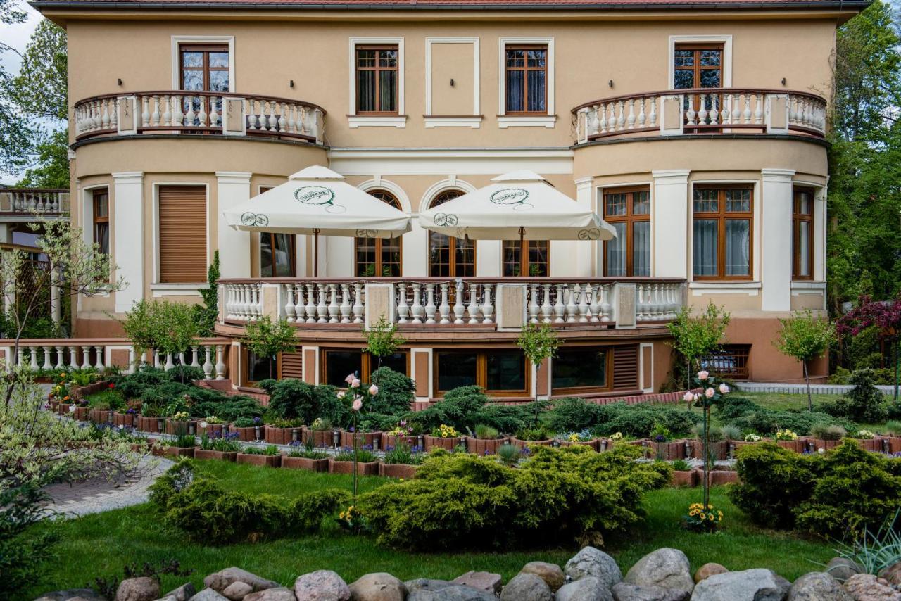 Palac Ogrodowa Tarnowskie Góry Buitenkant foto